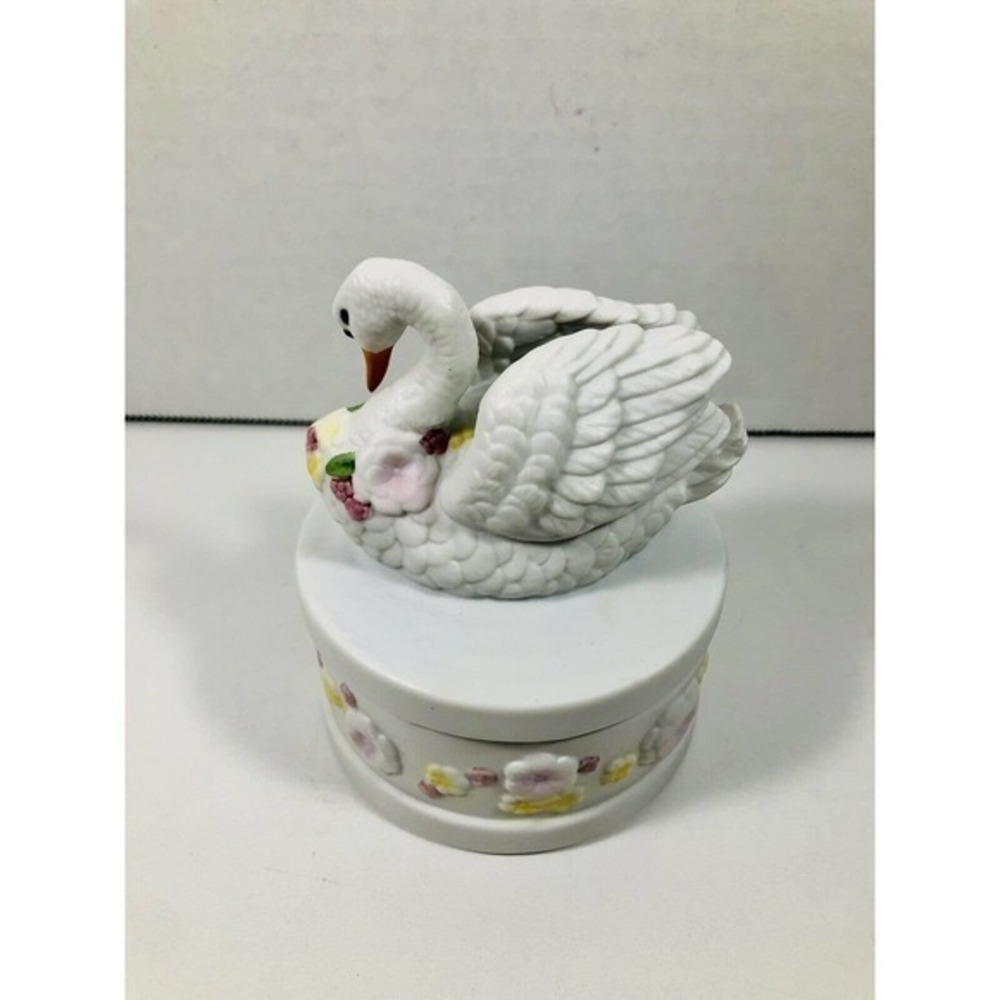 Schmid 1989 Vintage Swan Trinket Box Figurine LOVELY DELICATE PIECE!❤️